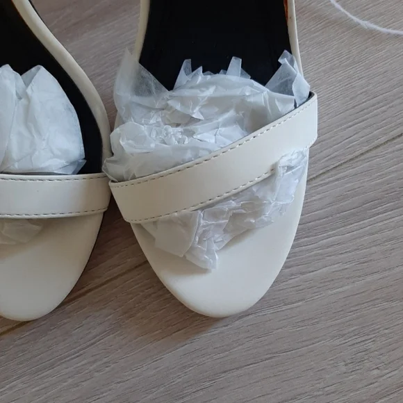 Sandals - Picture 4 of 5